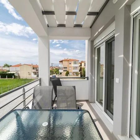 Sea & Salt Summer Ease Maisonette Two Bedroom Starlink Wi-fi Orfánion