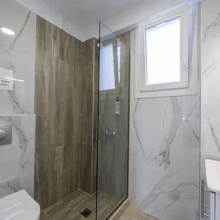 Sea & Salt Summer Ease Maisonette Two Bedroom Starlink Wi-fi