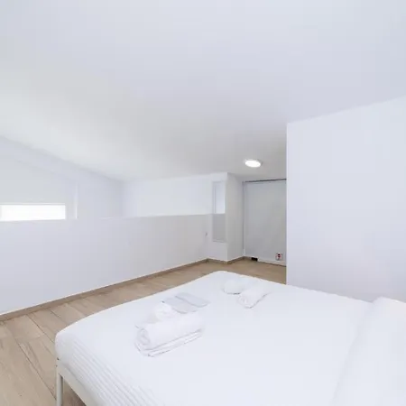 Sea & Salt Summer Ease Maisonette Two Bedroom Starlink Wi-fi Orfánion