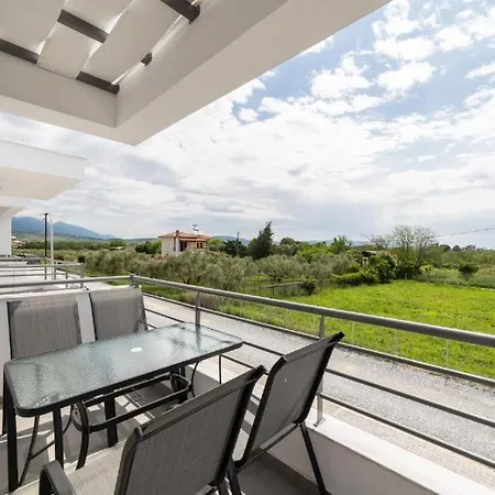 Sea & Salt Summer Ease Maisonette Two Bedroom Starlink Wi-fi Lejlighed Orfánion