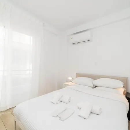 Sea & Salt Summer Ease Maisonette Two Bedroom Starlink Wi-fi Διαμέρισμα
