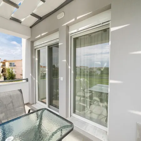 Sea & Salt Summer Ease Maisonette Two Bedroom Starlink Wi-fi