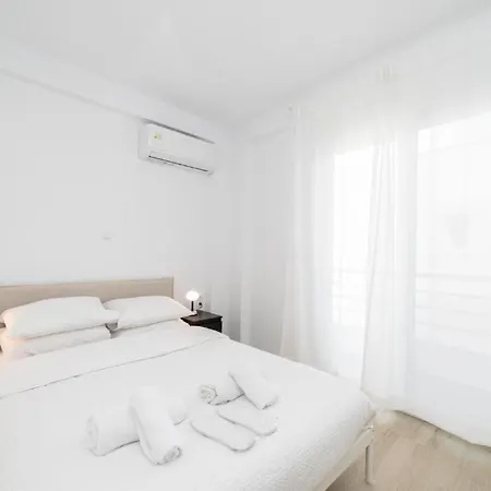 Sea & Salt Summer Ease Maisonette Two Bedroom Starlink Wi-fi Lejlighed Orfánion