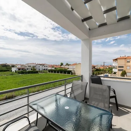 Sea & Salt Summer Ease Maisonette Two Bedroom Starlink Wi-fi Lejlighed